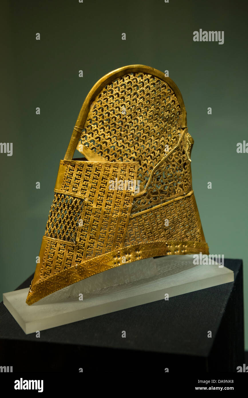 Sesto secolo la dinastia Silla Golden Cap, Gyeongju Museo Nazionale, Corea del Sud Foto Stock