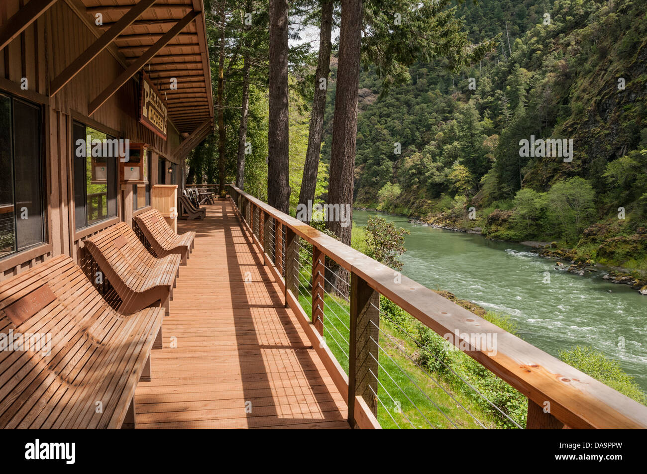 Paradise Lodge nel selvaggio e Scenic Rogue River nel sud della Oregon. Foto Stock