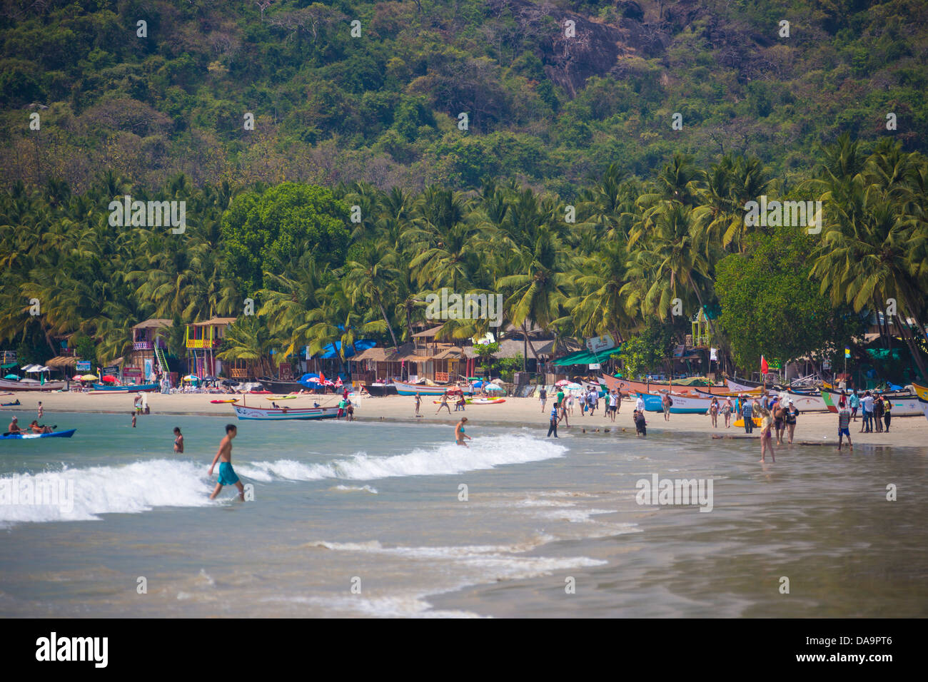 India India del Sud, Asia, Goa, Palolem Beach, Palolem, spiaggia, bella, palme, turistico, turisti, viaggi, wave Foto Stock