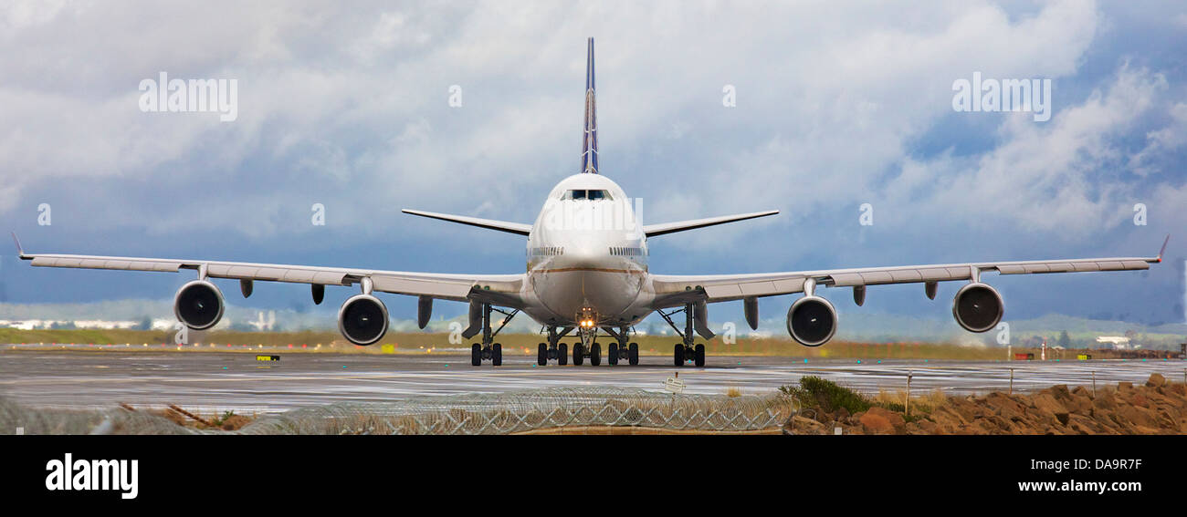 United Airlines 747-400 a Sydney Foto Stock