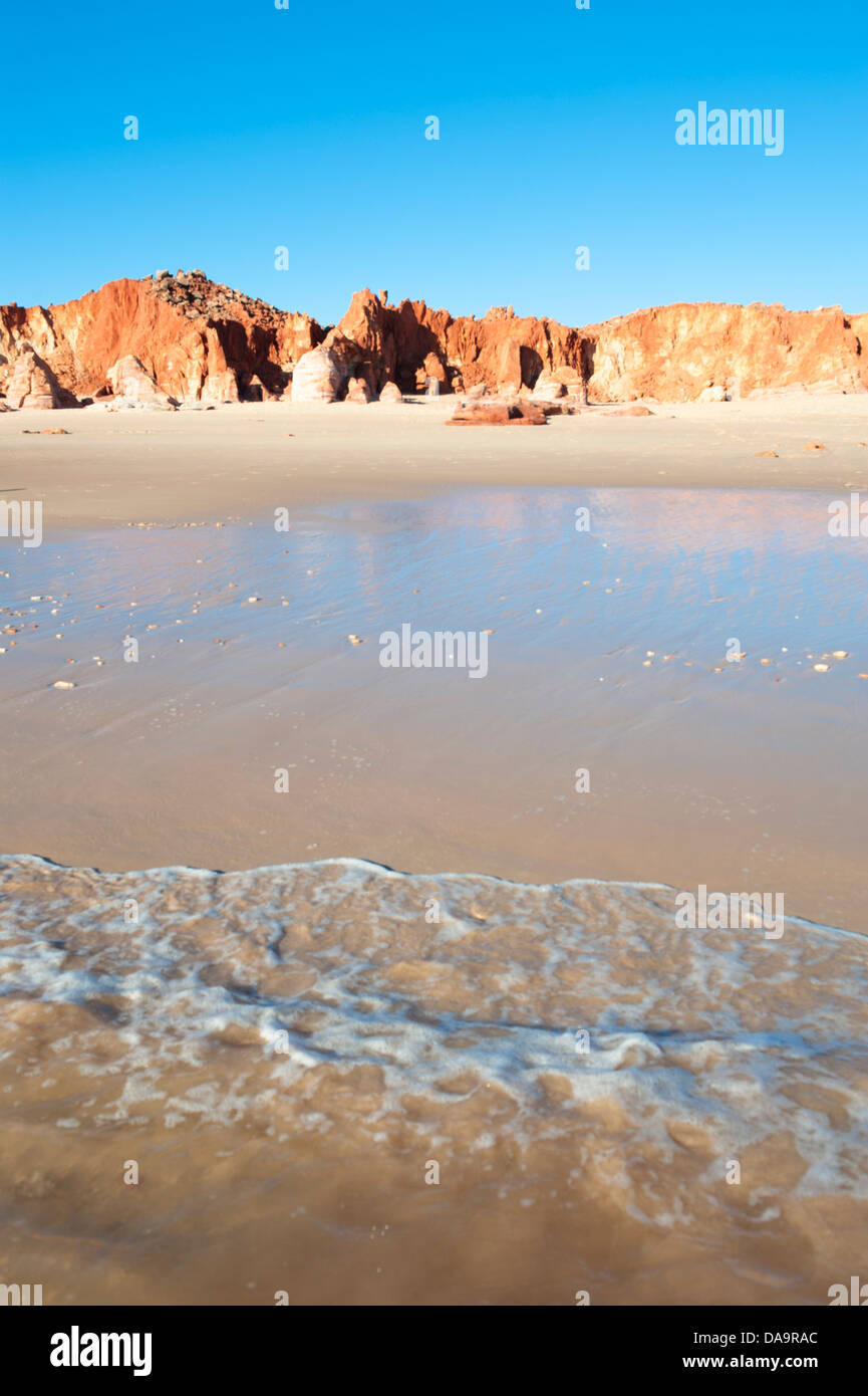 Il famoso erose scogliere di arenaria del Western spiaggia di Cape Leveque, Dampier Peninsula, Kimberley, Australia occidentale Foto Stock