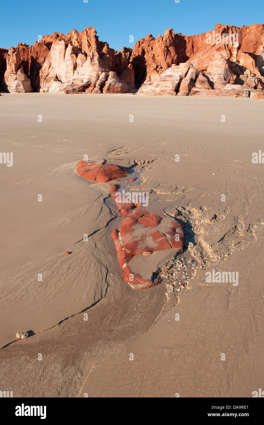 Il famoso erose scogliere di arenaria del Western spiaggia di Cape Leveque, Dampier Peninsula, Kimberley, Australia occidentale Foto Stock