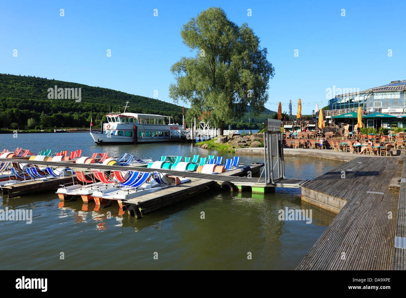 Schiedersee oder Emmerstausee mit Freizeitzentrum in Schieder-Schwalenberg, Weserbergland, Renania settentrionale-Vestfalia Foto Stock