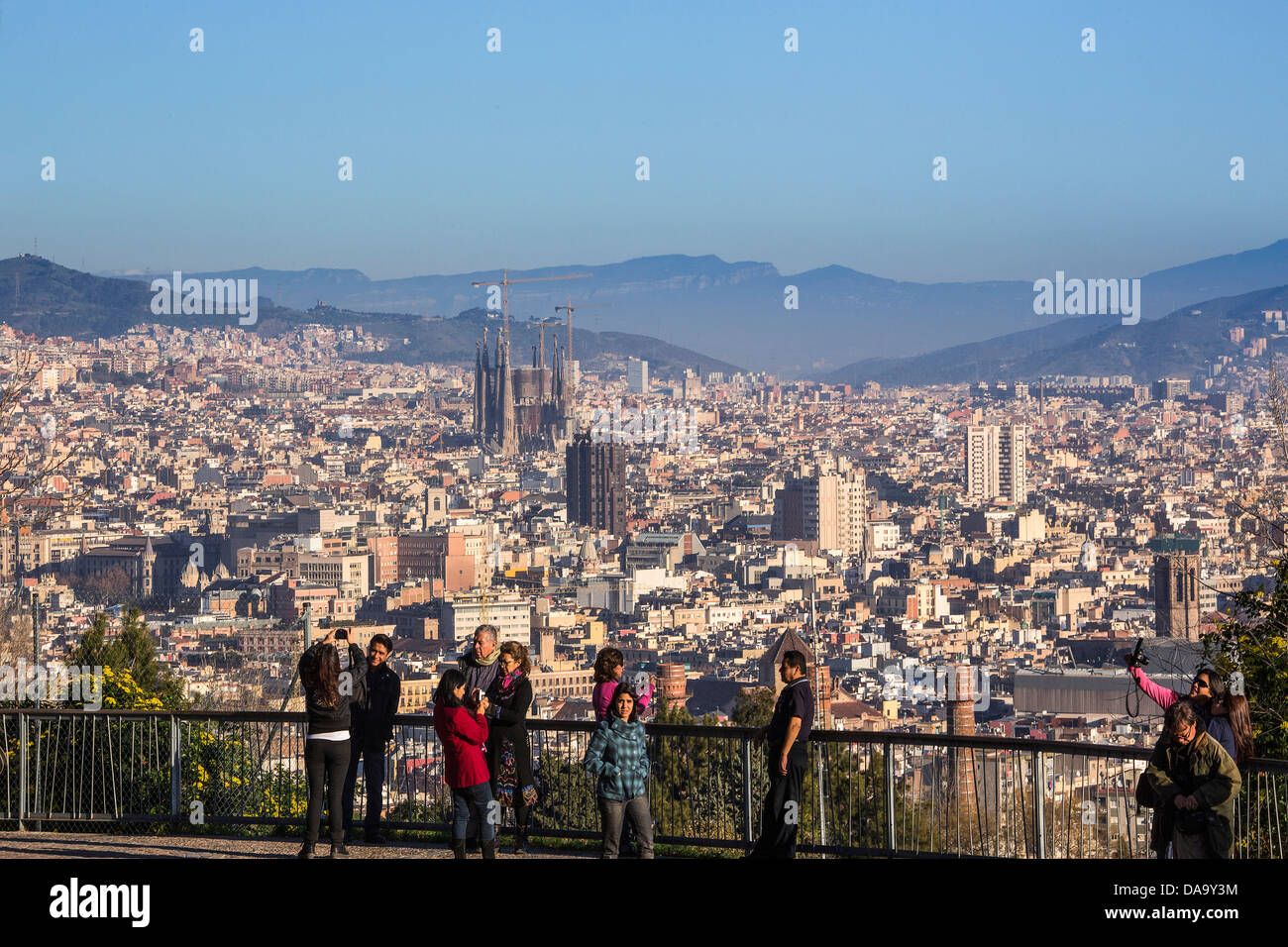 Spagna, Europa, Catalonia, architettura, Barcellona, belvedere, il centro, la Sagrada Familia, chiesa, skyline, turisti Foto Stock