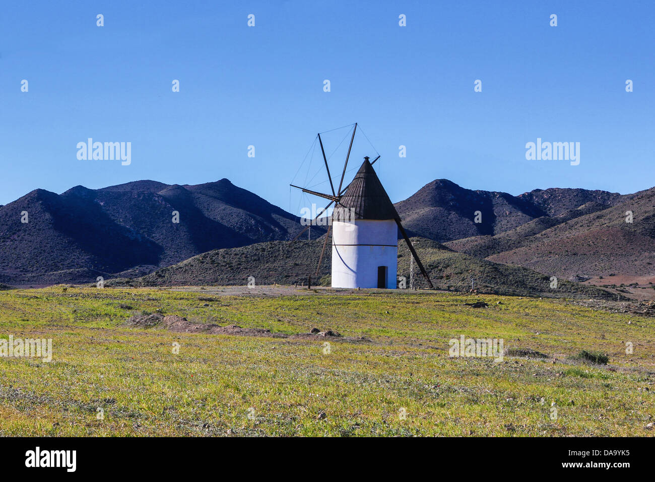 Almeria, Spagna, Europa, Andalusia, paesaggio, turistica, vento, mulino a vento, colline Foto Stock