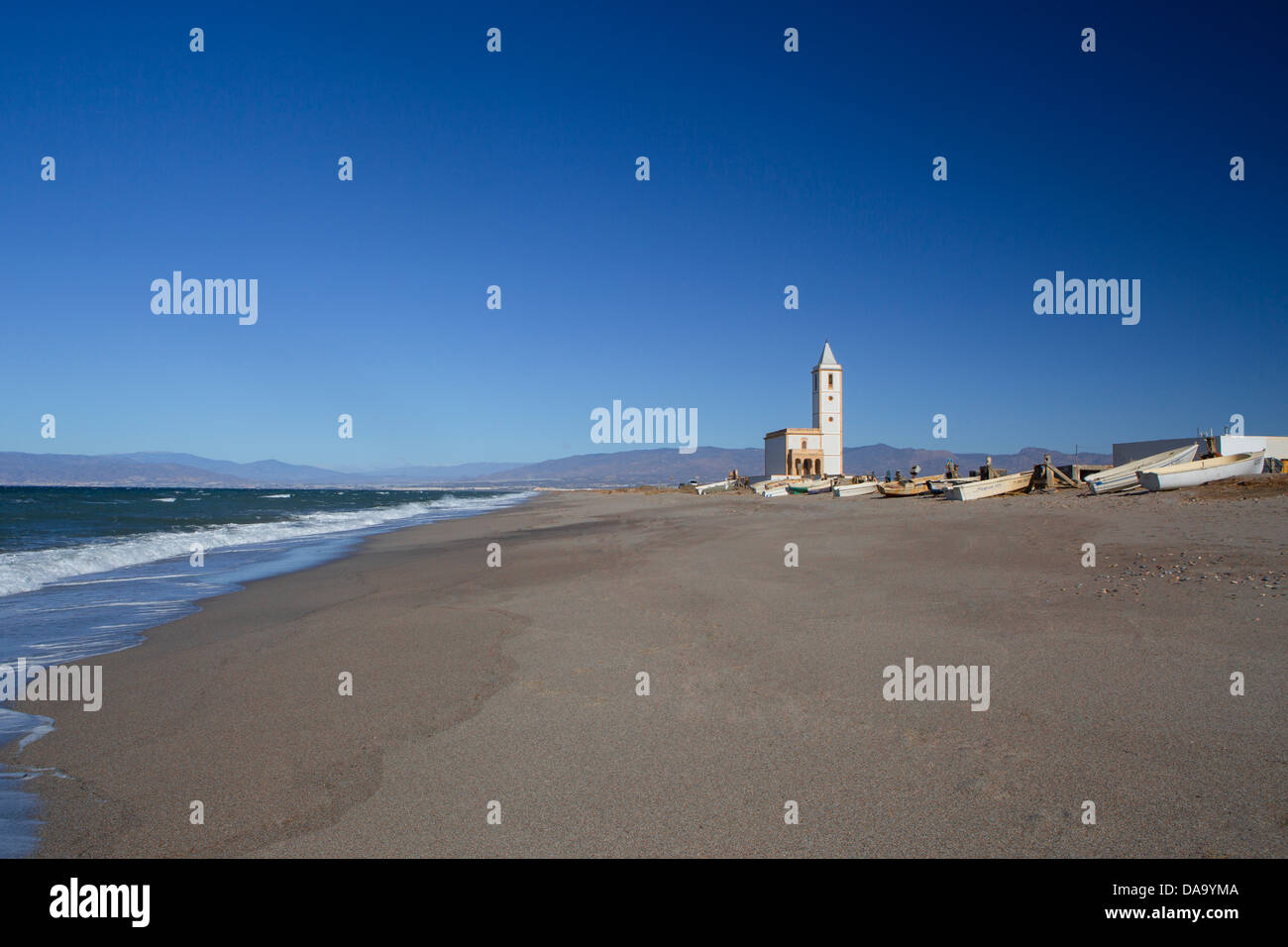 Almeria, Spagna, Europa, Andalusia, spiaggia, blu, chiesa, costa, paesaggio, lunga, Mediterraneo, sabbia, solitaria, turistica, viaggi Foto Stock