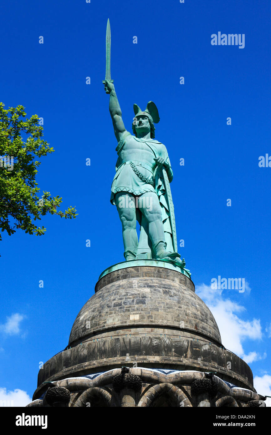 Hermannsdenkmal zur Erinnerung an die Schlacht im Teutoburger Wald bei Kalkriese, Kolossalstatue von Ernst von Bandel, Cheruskerfuerst Arminius, Detmo Foto Stock