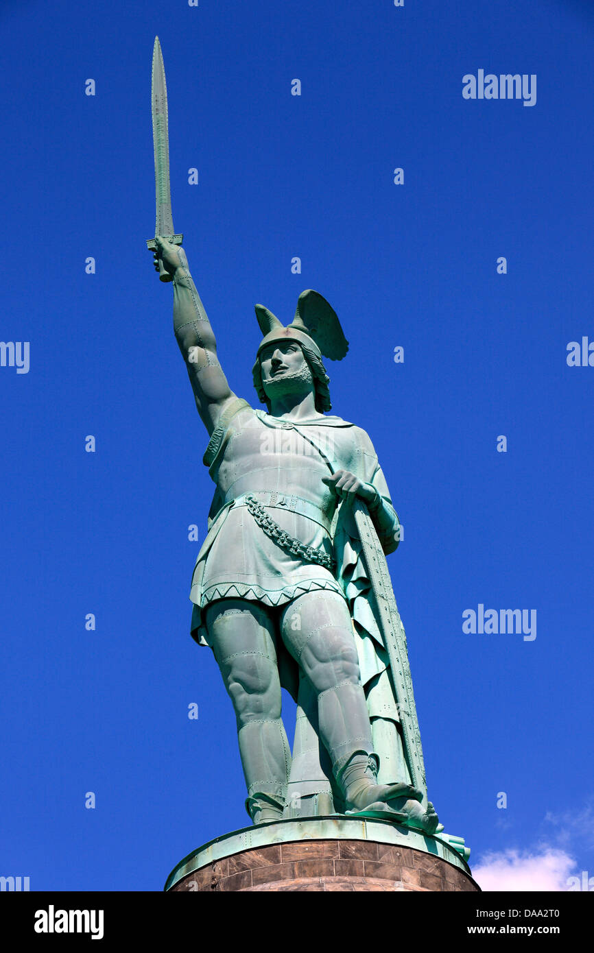 Hermannsdenkmal zur Erinnerung an die Schlacht im Teutoburger Wald bei Kalkriese, Kolossalstatue von Ernst von Bandel, Cheruskerfuerst Arminius, Detmo Foto Stock