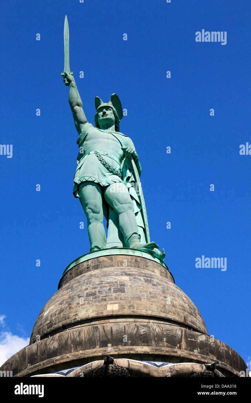 Hermannsdenkmal zur Erinnerung an die Schlacht im Teutoburger Wald bei Kalkriese, Kolossalstatue von Ernst von Bandel, Cheruskerfuerst Arminius, Detmo Foto Stock