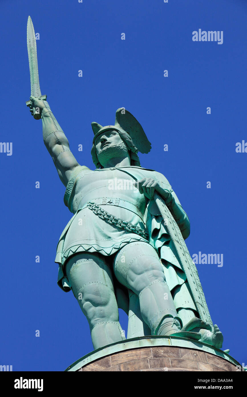 Hermannsdenkmal zur Erinnerung an die Schlacht im Teutoburger Wald bei Kalkriese, Kolossalstatue von Ernst von Bandel, Cheruskerfuerst Arminius, Detmo Foto Stock