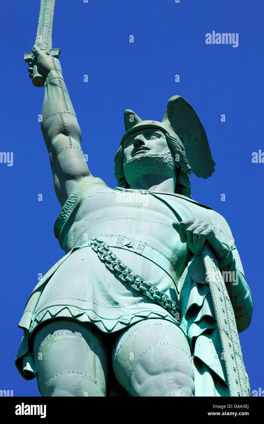 Hermannsdenkmal zur Erinnerung an die Schlacht im Teutoburger Wald bei Kalkriese, Kolossalstatue von Ernst von Bandel, Cheruskerfuerst Arminius, Detmo Foto Stock