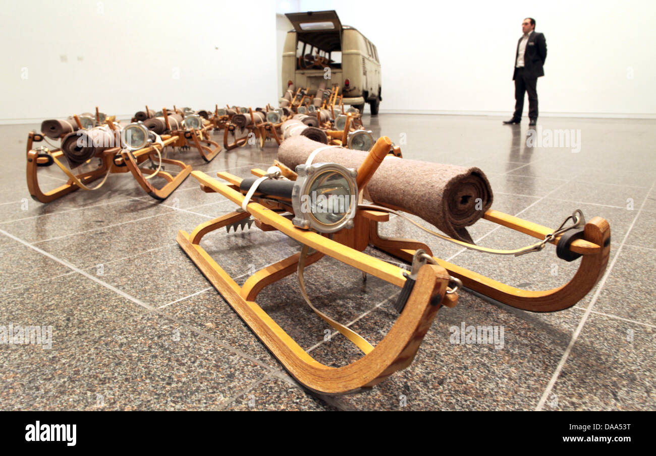 Il lavoro "Pack" (1969) di Joseph Beuys è sul display in Duessseldorf, Germania, 07 gennaio 2011. Foto: Martin Gerten Foto Stock