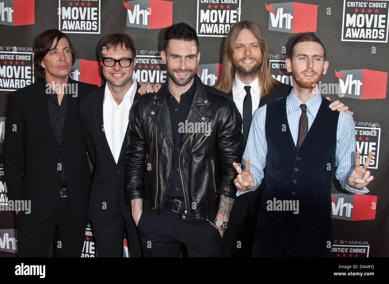 Musicisti Matt Flynn (l-r). Mickey Madden, Adam Levine, James Valentine e Jesse Carmichael dal gruppo musicale 'marrone 5' arrivano al 16th Annual critico le possibilità di scelta dei premi di film presentato dalla Broadcast Film Critics Association presso la Hollywood Palladium di Los Angeles, Stati Uniti d'America, il 14 gennaio 2011. Foto: Hubert Boesl Foto Stock