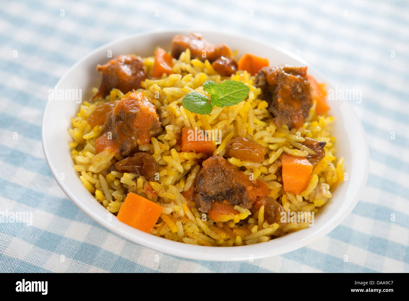 Cibo arabo. Carni di montone con riso. Cucina medio-orientale. Foto Stock