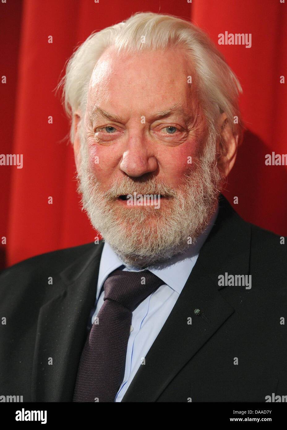 Attore Donald Sutherland assiste la prima versione del film di Ken Follett 'Il Pilastro della terra' a Berlino, Germania, 26 ottobre 2010. Signor Sutherland è stato premiato con una stella sulla Hollywood Walk of Fame il 26 gennaio 2011. Foto: Jens Kalaene Foto Stock