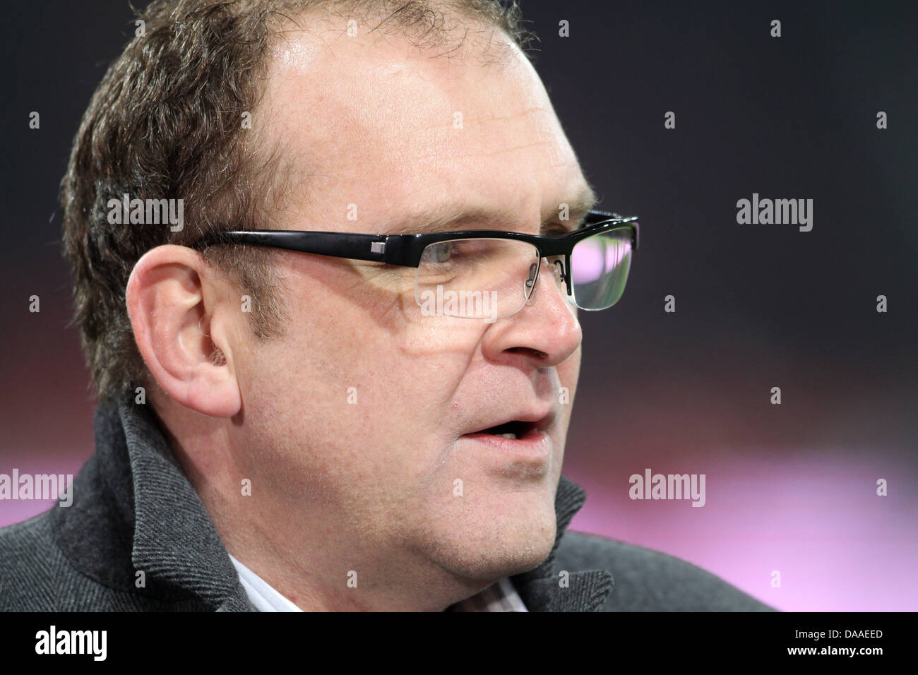 Leverkusen dell ex giocatore e attuale direttore sportivo Jörg Schmadtke dà un intervista prima Bundesliga tedesca match Bayer Leverkusen vs Hannover 96 al BayArena a Leverkusen, Germania, 28 gennaio 2011. Leverkusen ha vinto la partita 2:0. Foto: Friso Gentsch Foto Stock