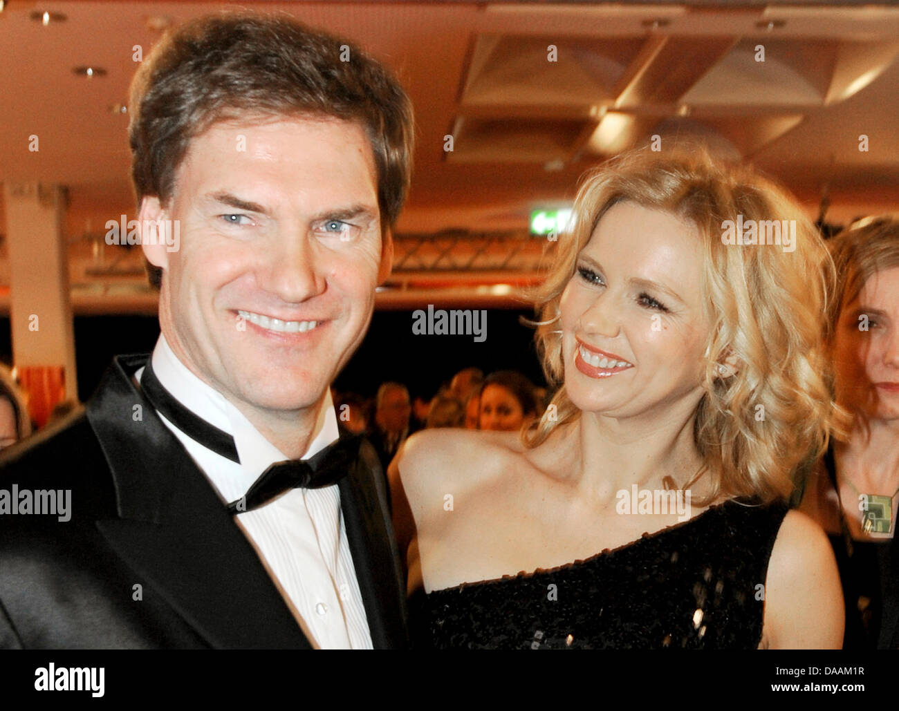 L'attrice Veronica Ferres e compagno di vita Carsten Maschmeyer frequentare sport gala "Ball des Sports in Wiesbaden, Germania, 05 febbraio 2011. Foto: Boris Roessler; Foto Stock