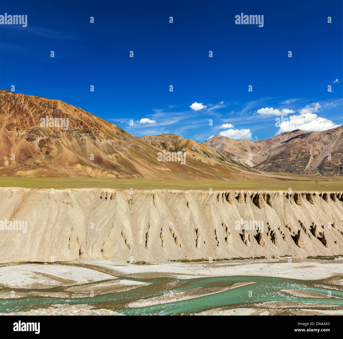 Paesaggio himalayano in Hiamalayas vicino Baralacha La pass. Himachal Pradesh, India Foto Stock