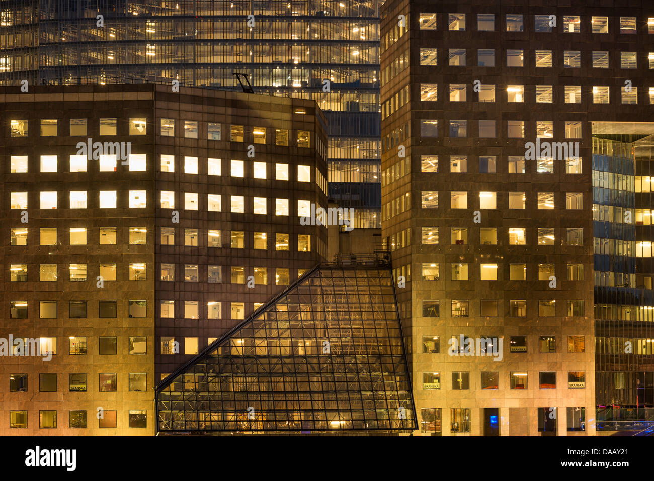Edifici per uffici sulla riva sud di notte,un ponte di Londra,Londra,Inghilterra Foto Stock