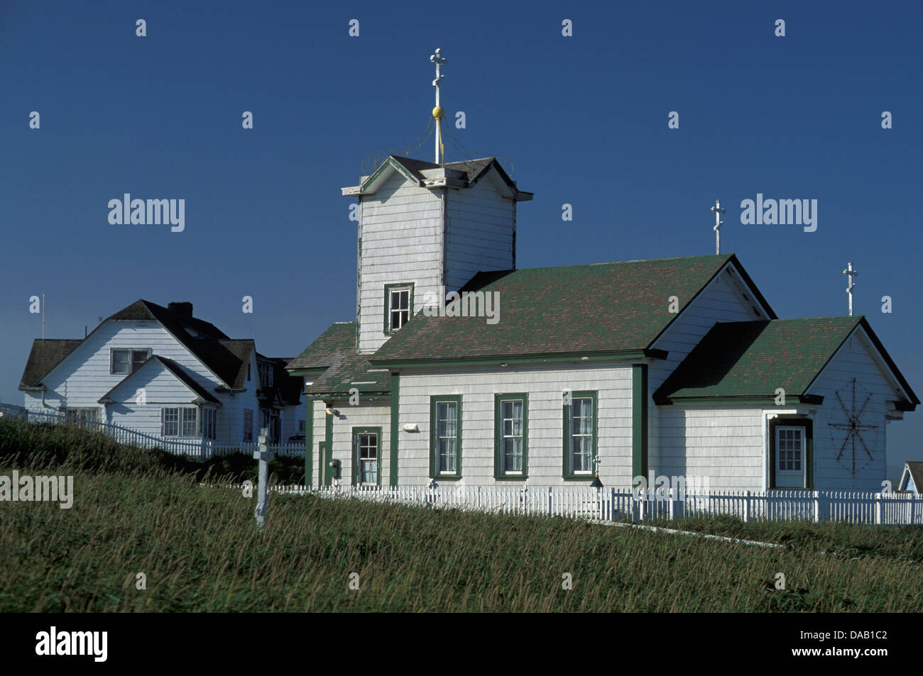 San Paolo, San Paolo isola, isole Pribilof, Alaska, STATI UNITI D'AMERICA, chiesa, massa, cappella, bianco, Cristo Gesù, religione, vecchio cimitero, Foto Stock