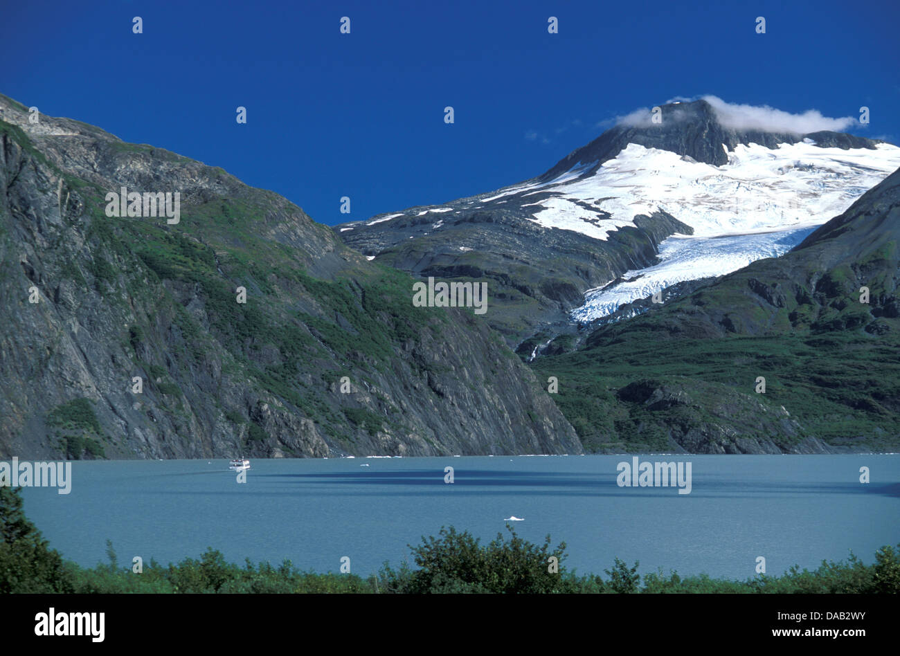 Lago di Portage Portage Glacier Road, Alaska, STATI UNITI D'AMERICA, ghiacciaio, sole, freddo, Montagne, acqua, ricreazione, deserto, barche, lago Foto Stock