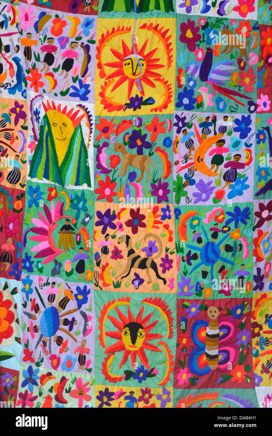 America centrale, Guatemala, Santiago, mercato indiano, maya, tessuto, tessile, blanket, colori, Solola, Foto Stock