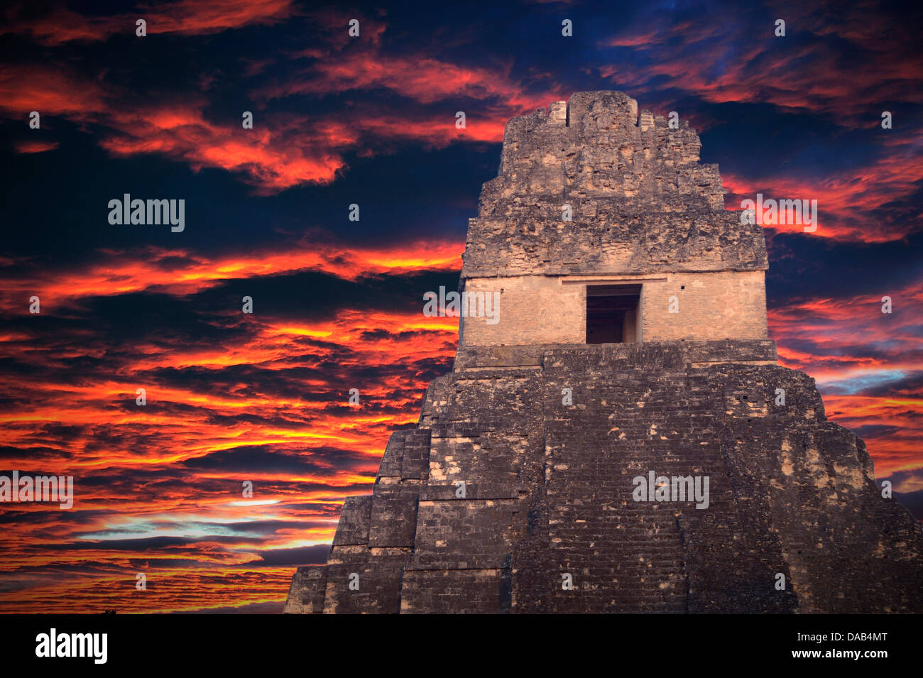 America centrale, Guatemala, El Petén, Mundo Maya Maya, archeologici, UNESCO patrimonio mondiale, Tikal, sky Foto Stock