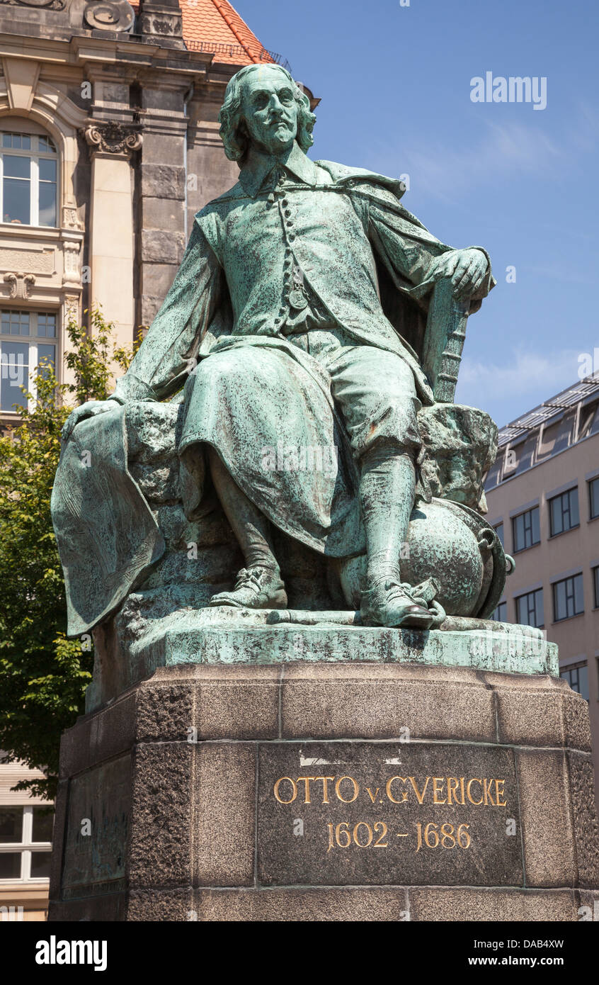 Otto von Guericke statua, di Magdeburgo, Sassonia Anhalt, Germania Foto Stock