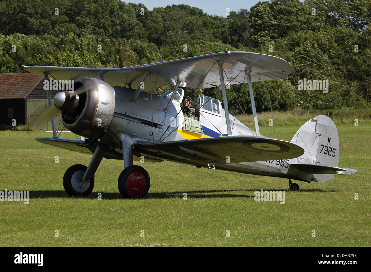 Royal Air Force Fighter Biplane Gladiator G-AMRK K7985 tassando al Old Warden Shuttleworth Military Pageant Airshow Foto Stock