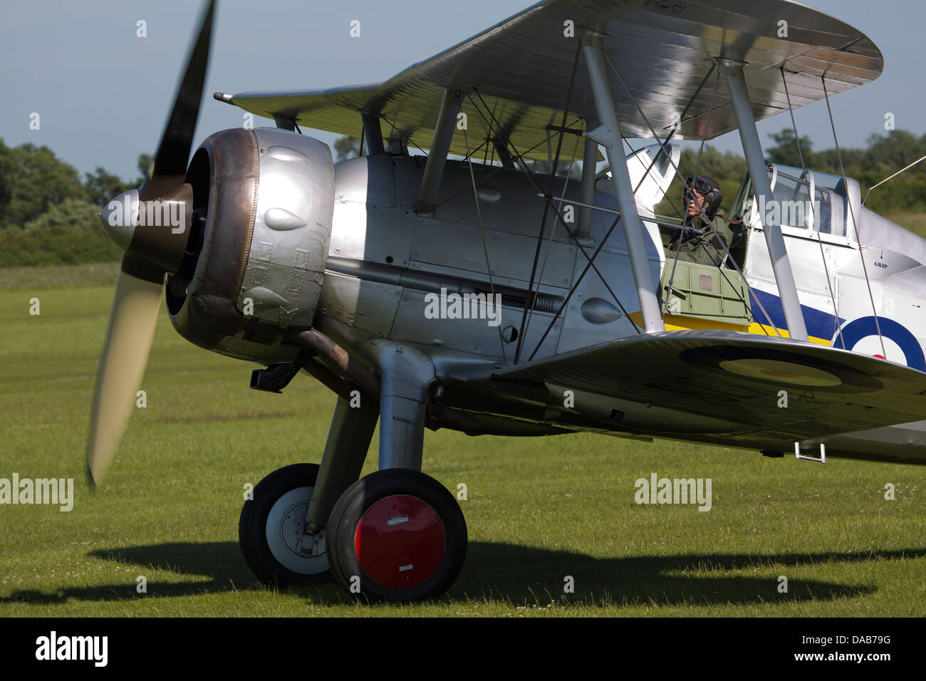 Royal Air Force Fighter biplano Gloster Gladiator G-AMRK K7985 in rullaggio a Old Warden Shuttleworth corteo militare Foto Stock