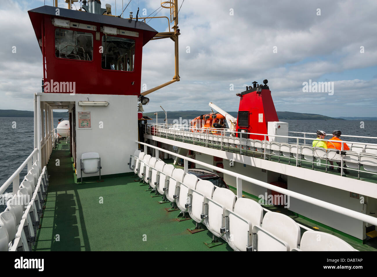 Il Claonaig Arran traghetto viaggia da Lochranza su Arran a Claonaig nel Kintyre Foto Stock