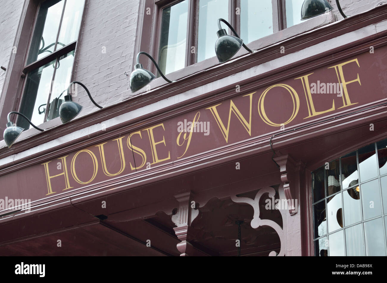 Casa del Lupo pub bar in Upper Street, Islington, Londra, Inghilterra, Regno Unito. Foto Stock