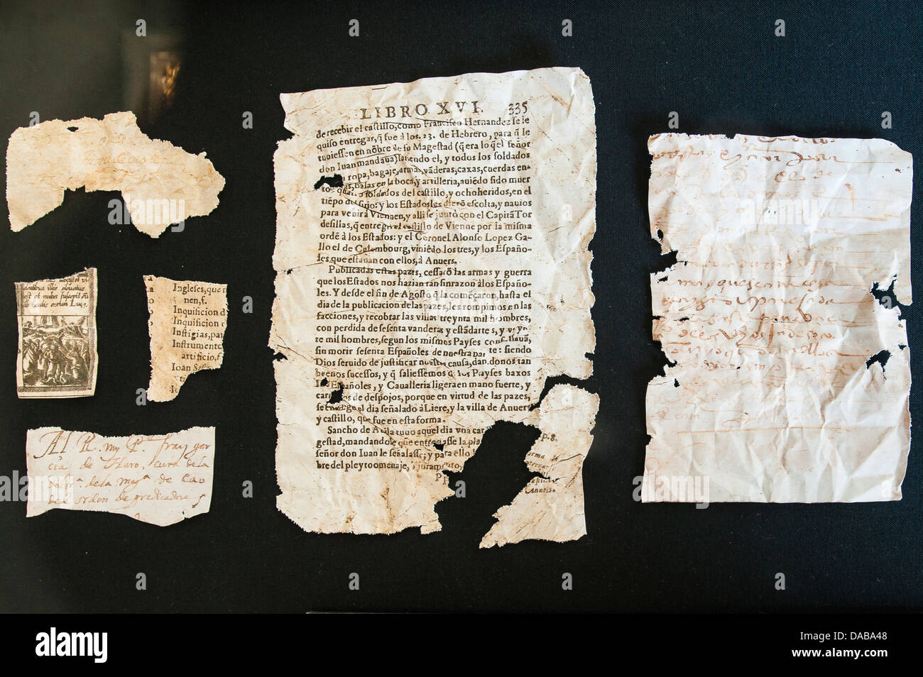 Antico scritto pagine stampate artefatti in Cao Museum presso El Brujo complesso archeologico vicino a Trujillo, Perú. Foto Stock