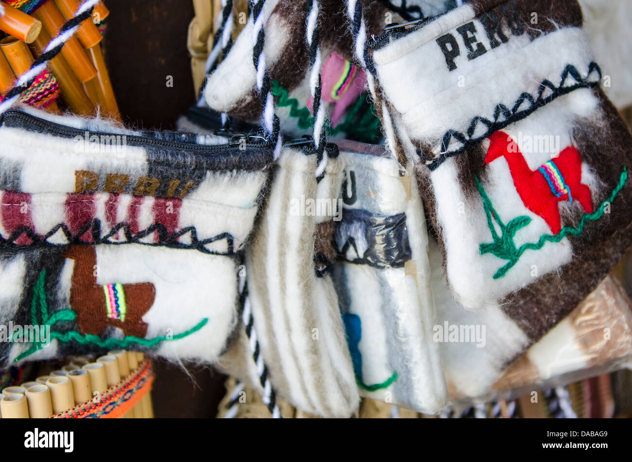 Souvenir locali borse borse in Monsefu vicino a Chiclayo, Perù. Foto Stock