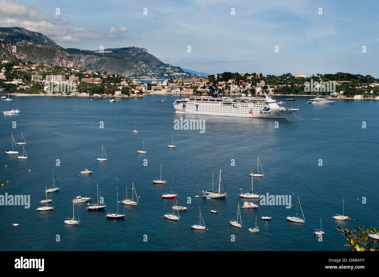 Villefranche sur Mer in background di Saint Jean Cap Ferrat Cap Riviera francese Cote d Azur Mare Mediterraneo Francia Foto Stock