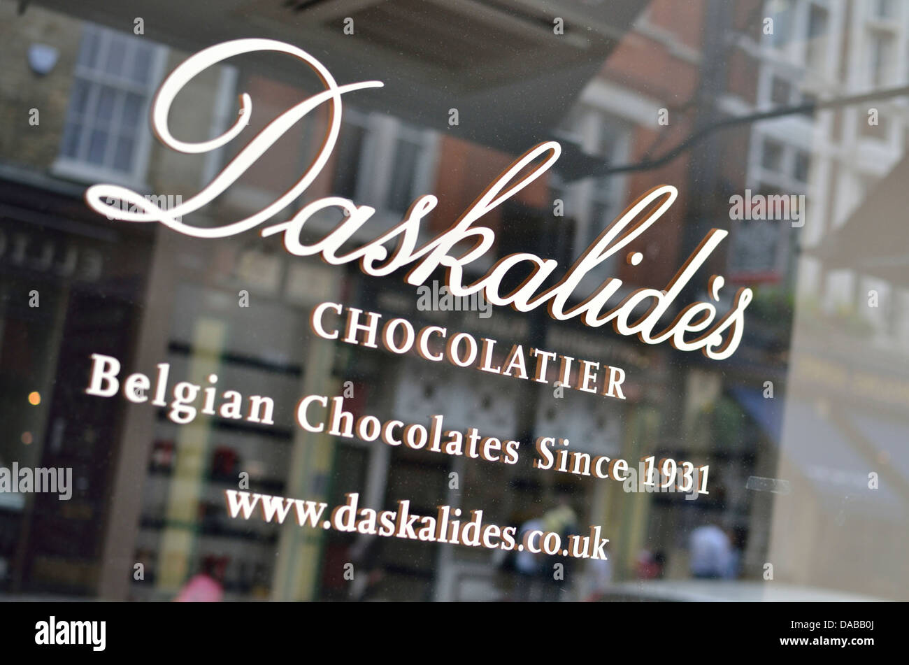 Daskalides chocolatier accedi nella vetrina di un negozio, Covent Garden di Londra, Regno Unito. Foto Stock