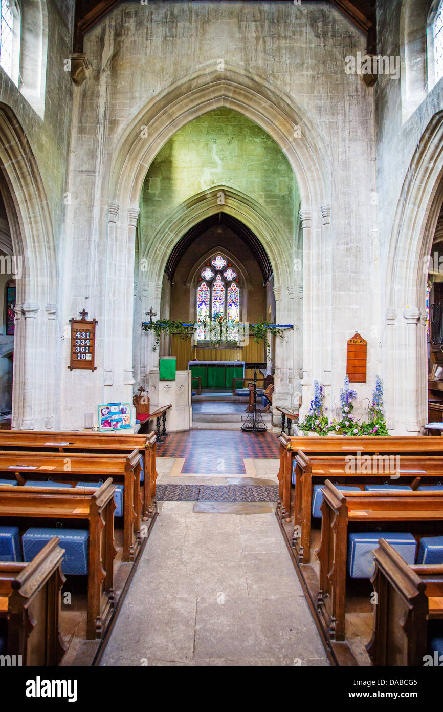 Interno del St James la grande chiesa parrocchiale a Bratton Wiltshire Foto Stock