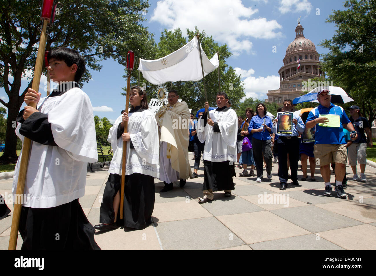 Processione cattolica gruppo aborti contrapposte rally sul Texas Capitol motivi come i legislatori di considerare le nuove leggi Foto Stock