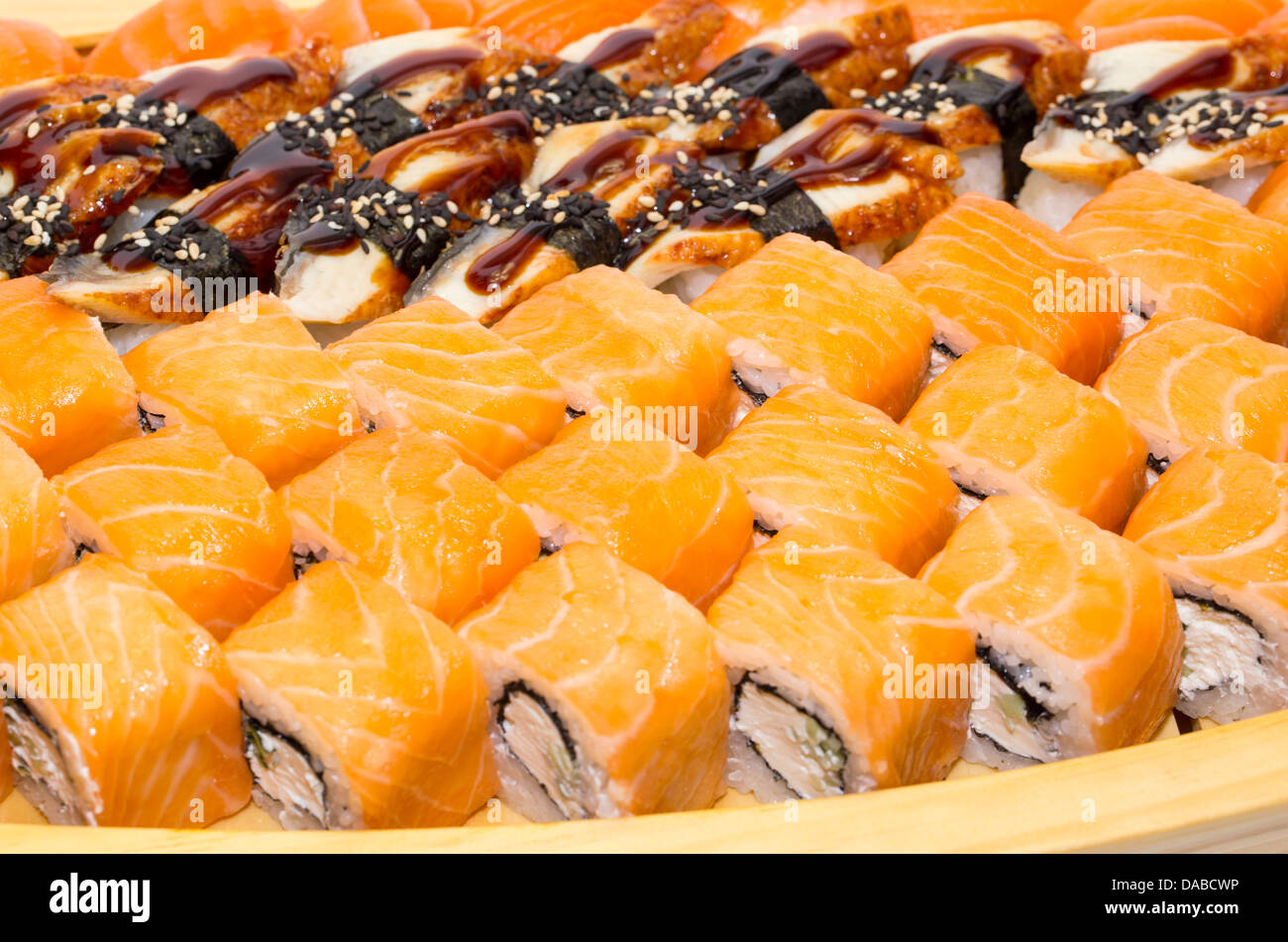 Deliziosi frutti di mare sushi al ristorante giapponese Foto Stock