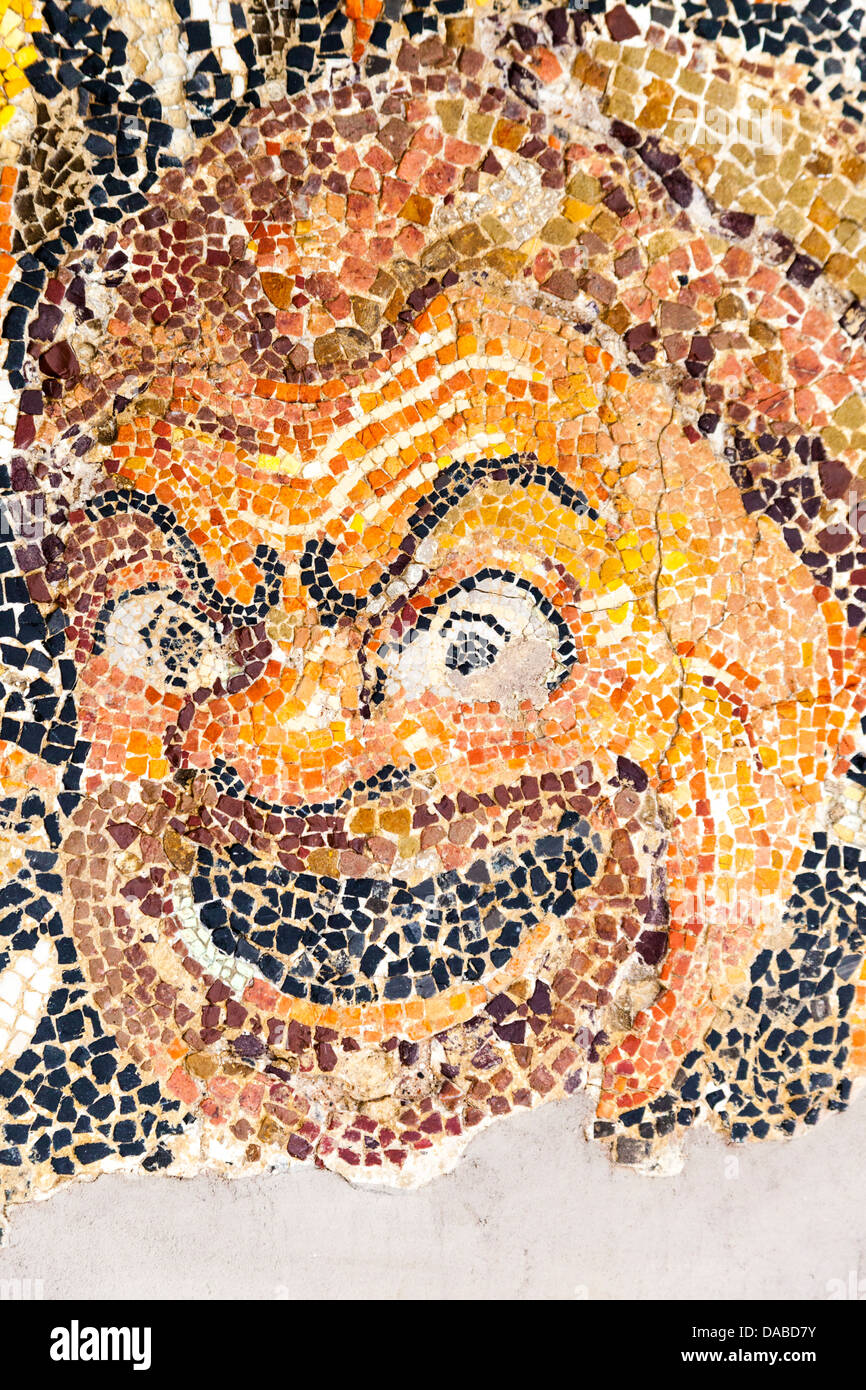Una faccia di Insula di gioielli a mosaico, Museo di Delos, Delos sito archeologico, Delos, vicino a Mykonos, Grecia Foto Stock