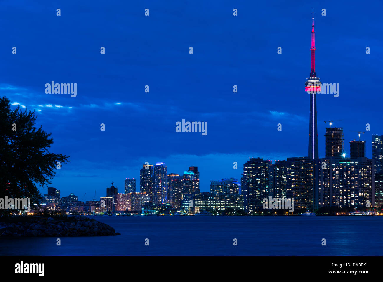 Skyline al tramonto da Ward's Island, Toronto Island Park, Toronto, Ontario, Canada. Foto Stock