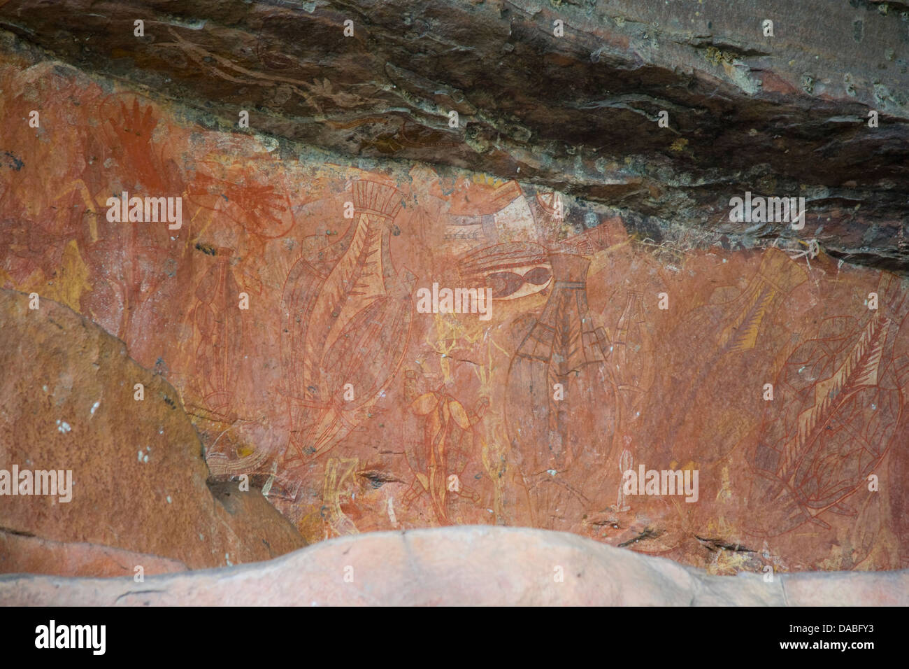 Pittura rupestre aborigena a ubirr, parco nazionale di kakadu, territorio settentrionale Foto Stock