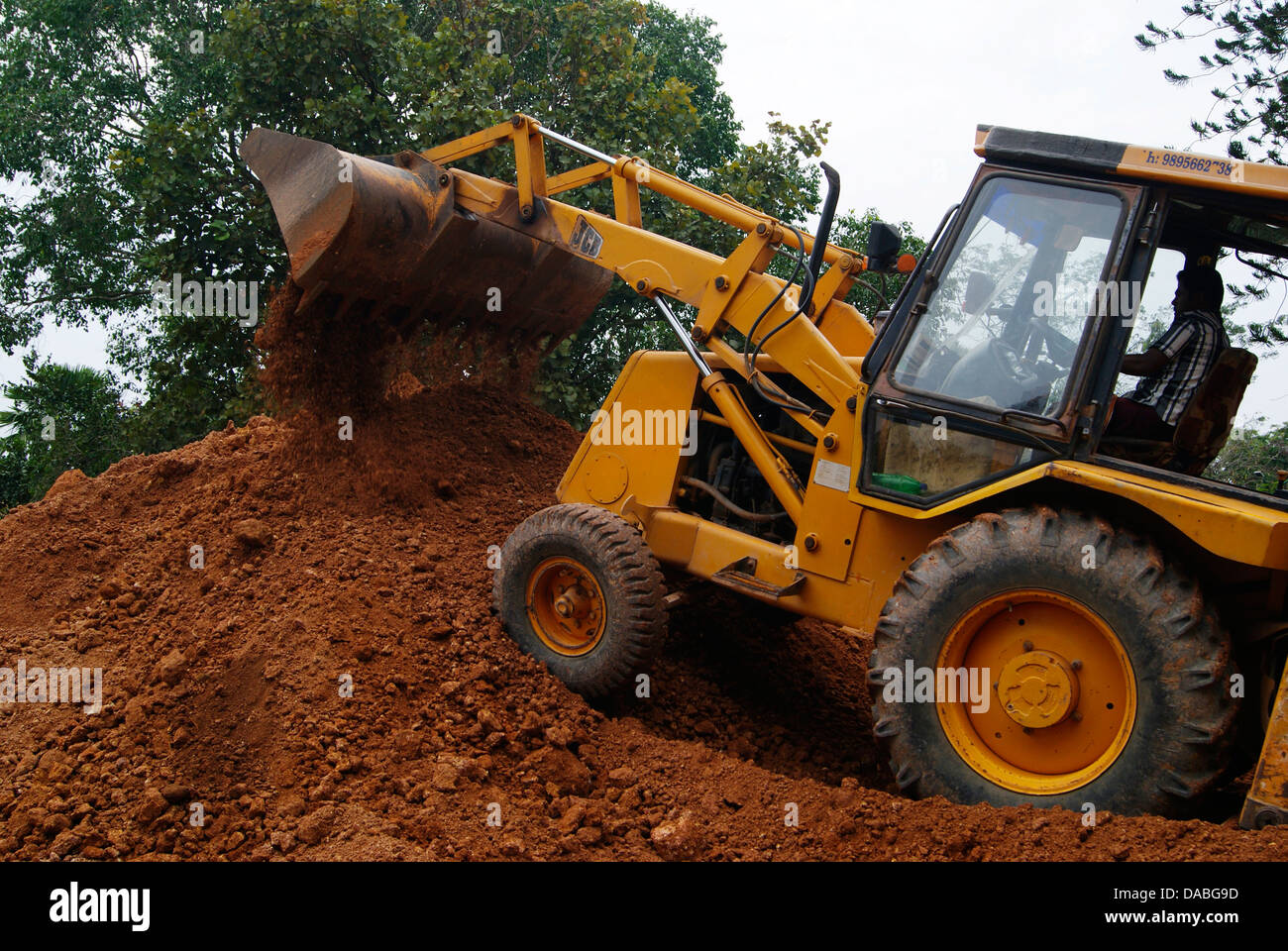 JCB Digger movimento della terra in India Foto Stock