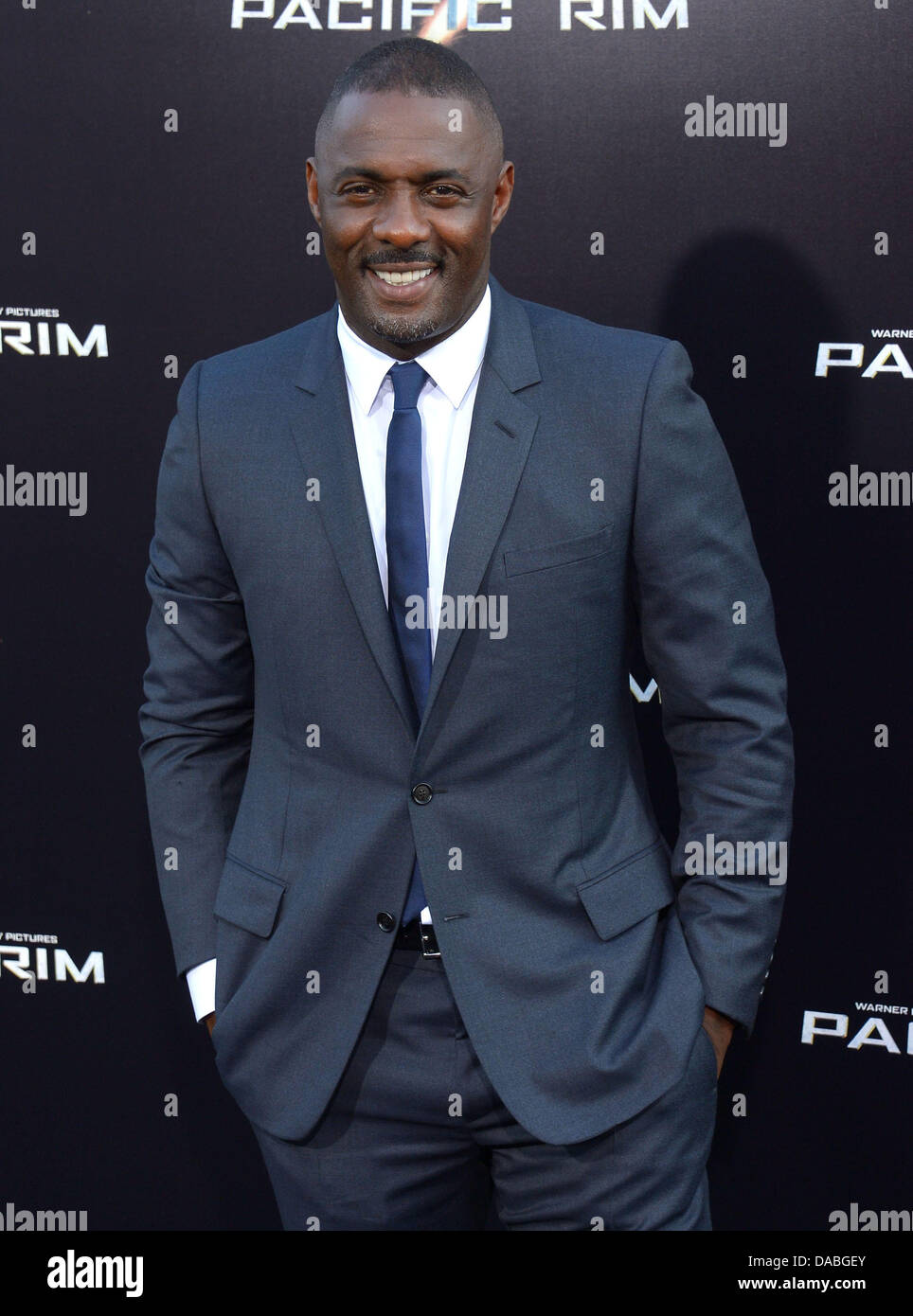 Hollywood, California, USA. 09 Luglio, 2013. Idris Elba arriva a Los Angeles film premiere per 'Pacific Rim" presso il Teatro di Dolby, Hollywood, California, USA. Credito: Sydney Alford/Alamy Live News Foto Stock
