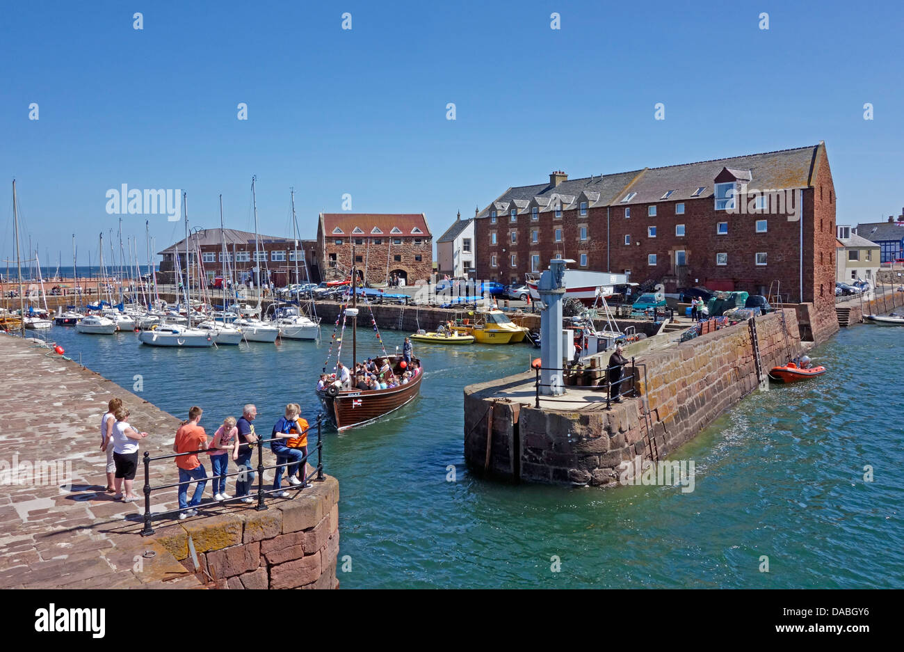 Sula II di lasciare il porto in North Berwick East Lothian in Scozia per una crociera nel Firth of Forth a Bass Rock Foto Stock