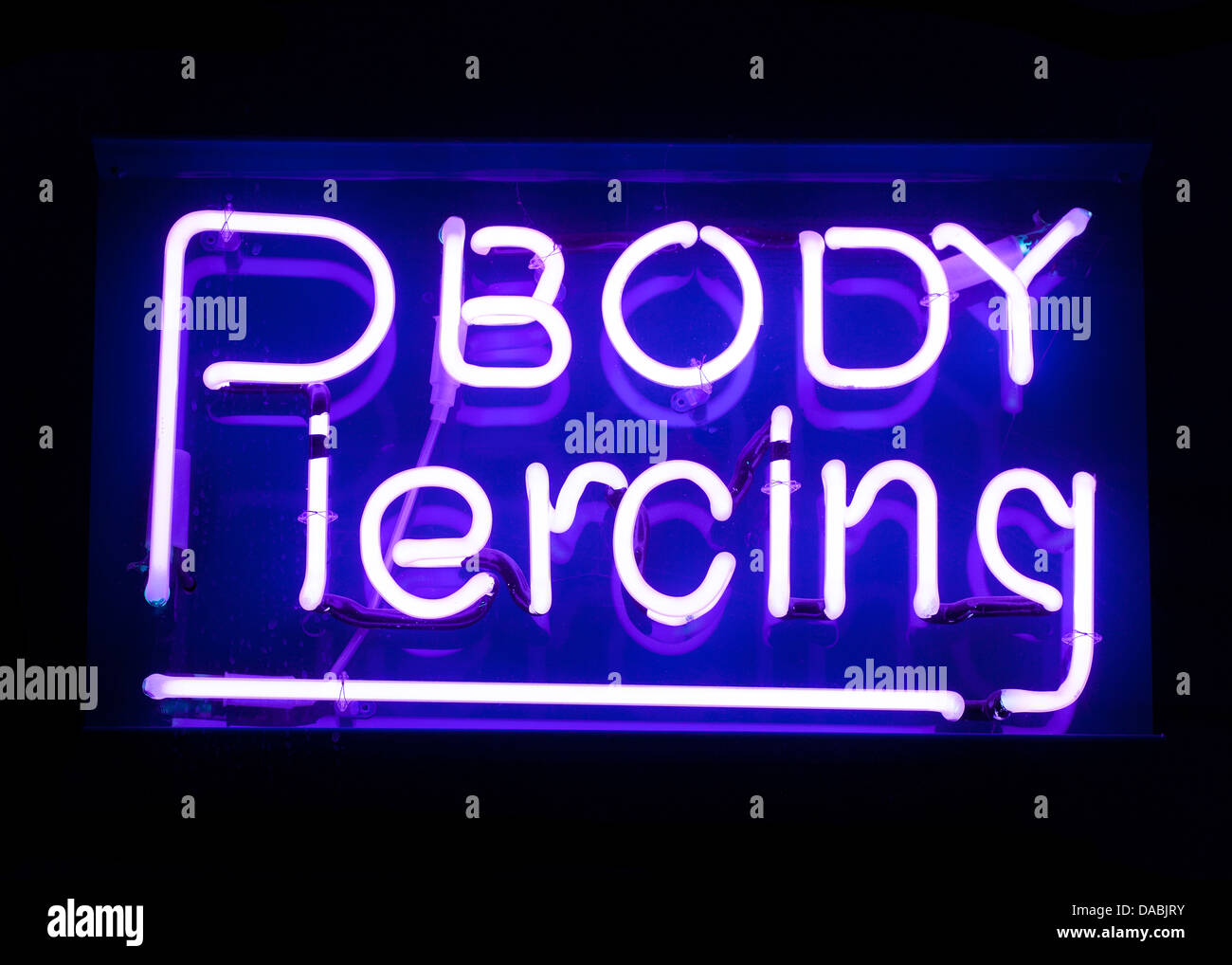 Body Piercing segno al neon abstract Foto Stock