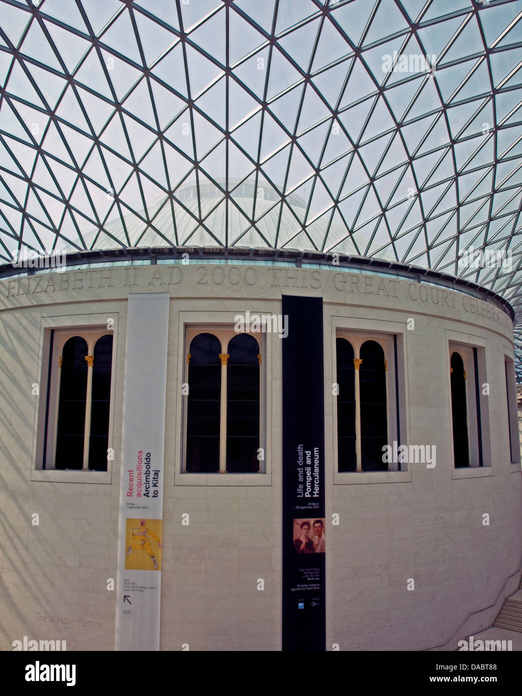 Interno del British Museum che mostra il soffitto della grande corte, Great Russell Street, Londra WC1, England, Regno Unito Foto Stock