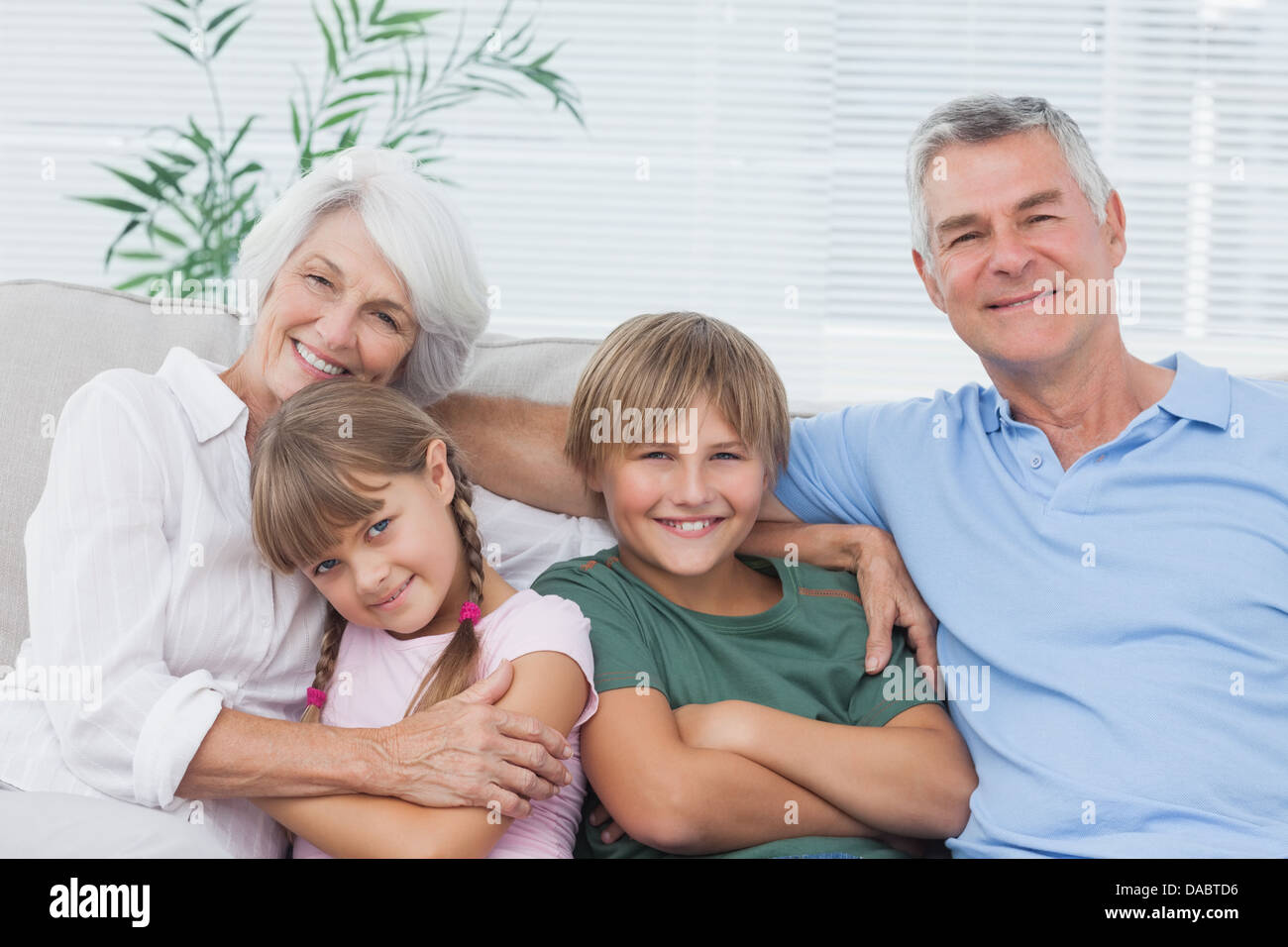 Ritratto di nonni con i loro nipoti Foto Stock