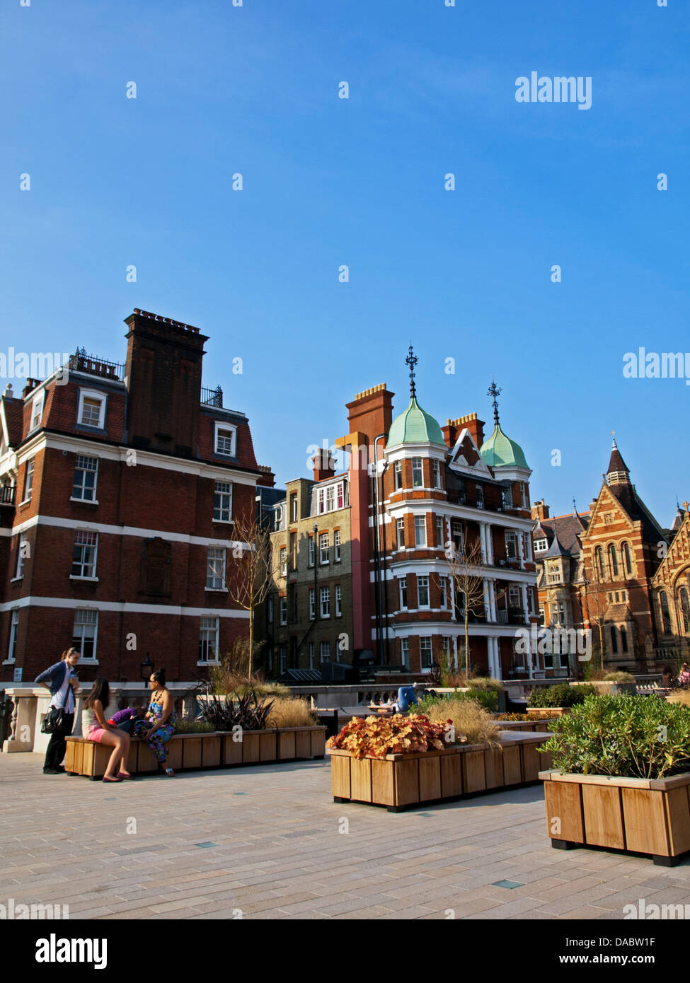 Brown Hart giardini, un po' noto giardino pubblico sulla parte superiore di una sottostazione elettrica, situati al di fuori della Duke Street vicino a Oxford Street Foto Stock
