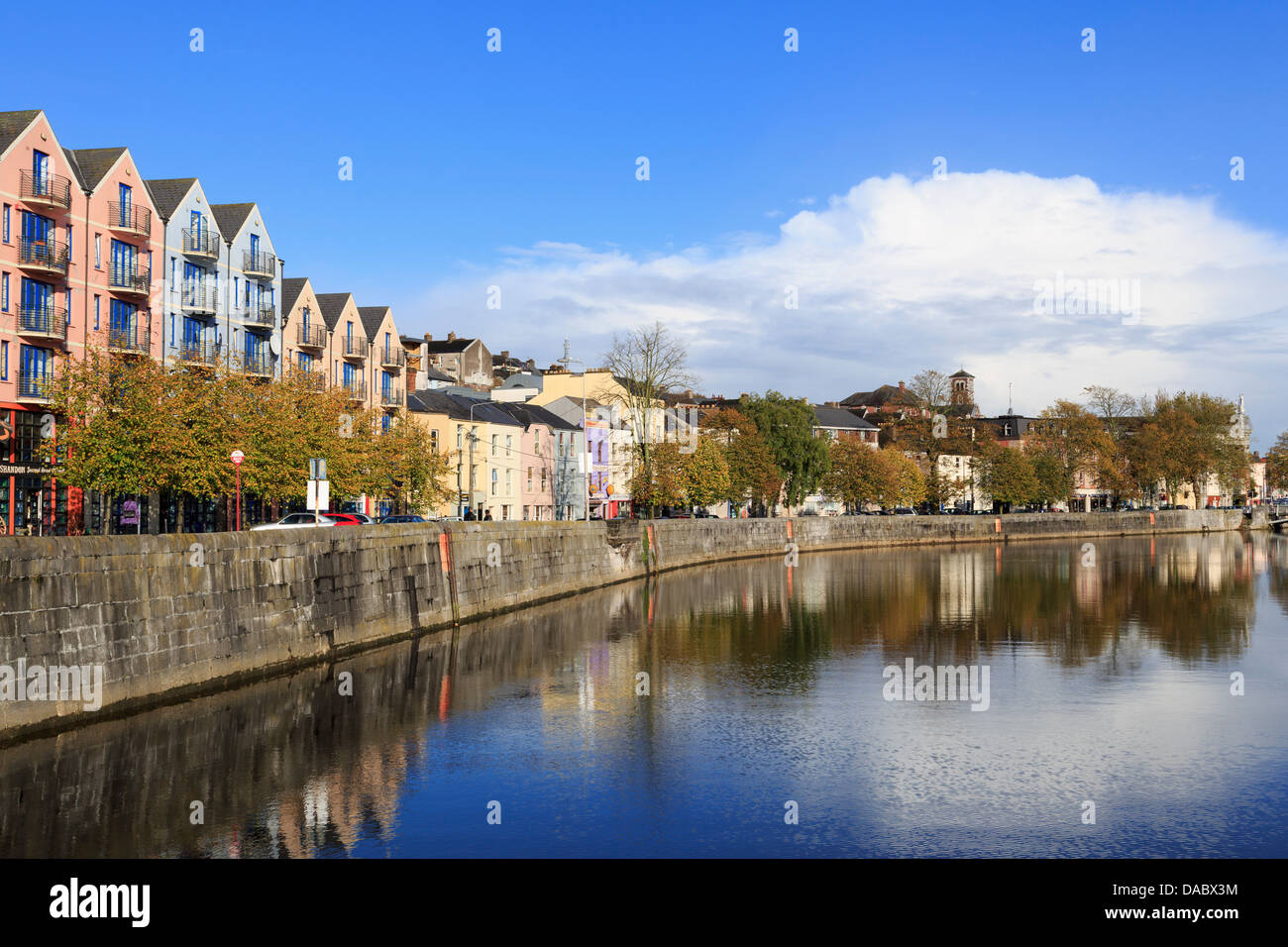 Papa's Quay sul fiume Lee, la città di Cork, nella contea di Cork, Munster, Repubblica di Irlanda, Europa Foto Stock